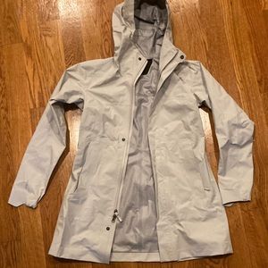 ARC’TERYX, womens windbreaker (waterproof)great condition!! Ready for you !!!